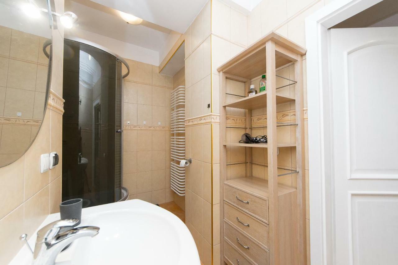 Spacious Apartment In Old Town P4You Pl Krasków Eksteriør bilde