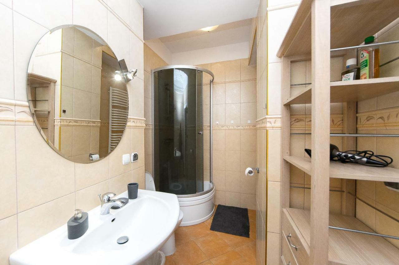 Spacious Apartment In Old Town P4You Pl Krasków Eksteriør bilde